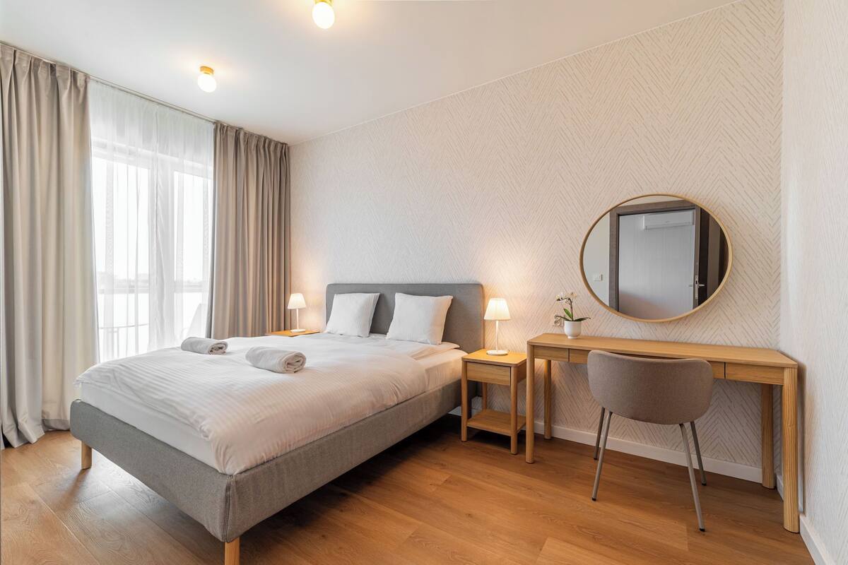 City Apartment, Balcony | Iron/ironing board, WiFi (free), bed sheets