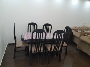 公寓, 2 间卧室, 吸烟房, 城市景观 | 餐厅
