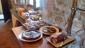 Free daily buffet breakfast - Campo Al Vento (Monte Castello di Vibio)