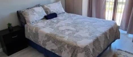 Basic Apartment, 3 Bedrooms, Non Smoking, Kitchenette | 3 bedrooms, iron/ironing board, free WiFi