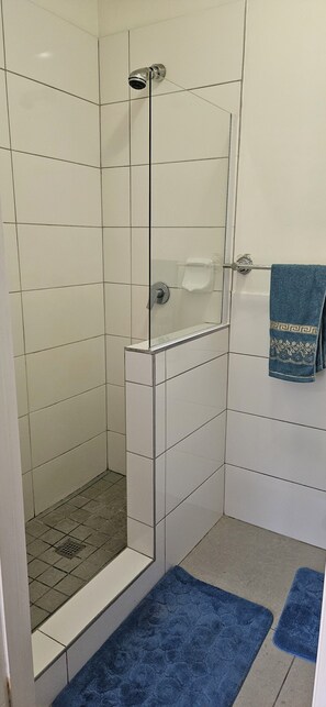 Comfort-lejlighed | Badeværelse | Håndklæder, Toiletpapir