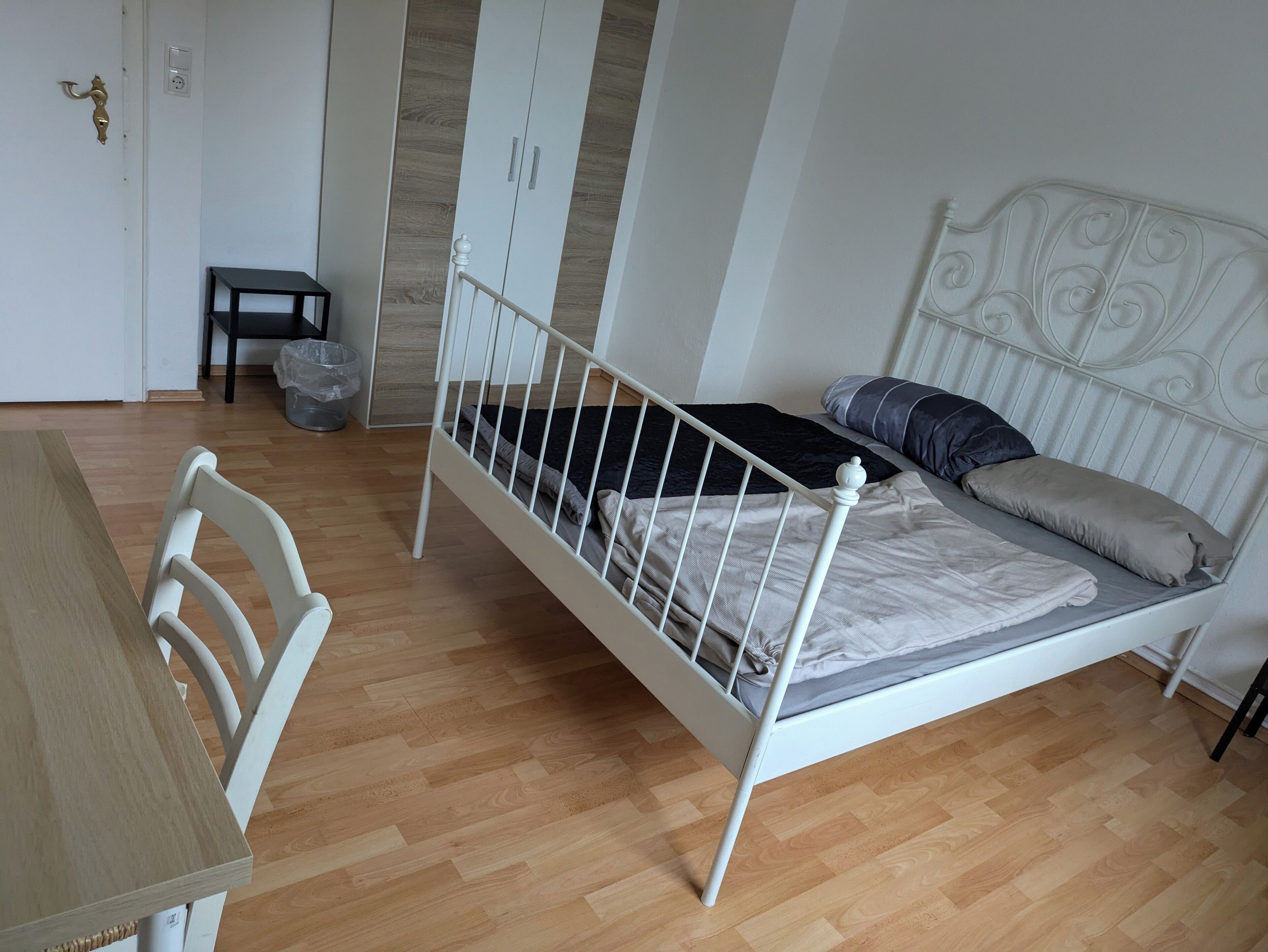 Basic-Doppelzimmer | Schreibtisch, laptopgeeigneter Arbeitsplatz, kostenloses WLAN