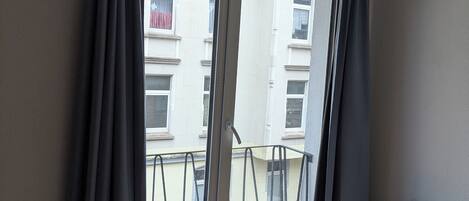 Quarto duplo básico | Escrivaninha, espaço de trabalho para notebook, Wi-Fi de cortesia