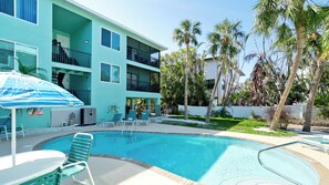 A heated pool - AMI 2 bedroom, Updated condo with pool in fantastic location! (Holmes Beach)