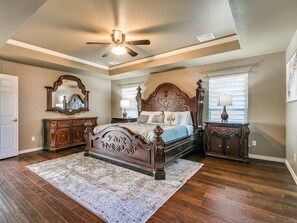 5 bedrooms, iron/ironing board, WiFi, bed sheets