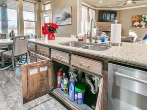 Microwave, oven, stovetop, dishwasher - The Dream Cove/ Spacious 5-bedroom, 5 bathroom home with pool/hot tub/game room  (Oklahoma City)