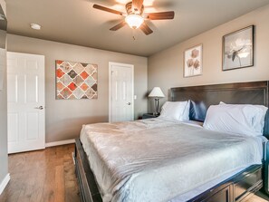 5 soverom, strykejern/-brett, wi-fi og sengetøy