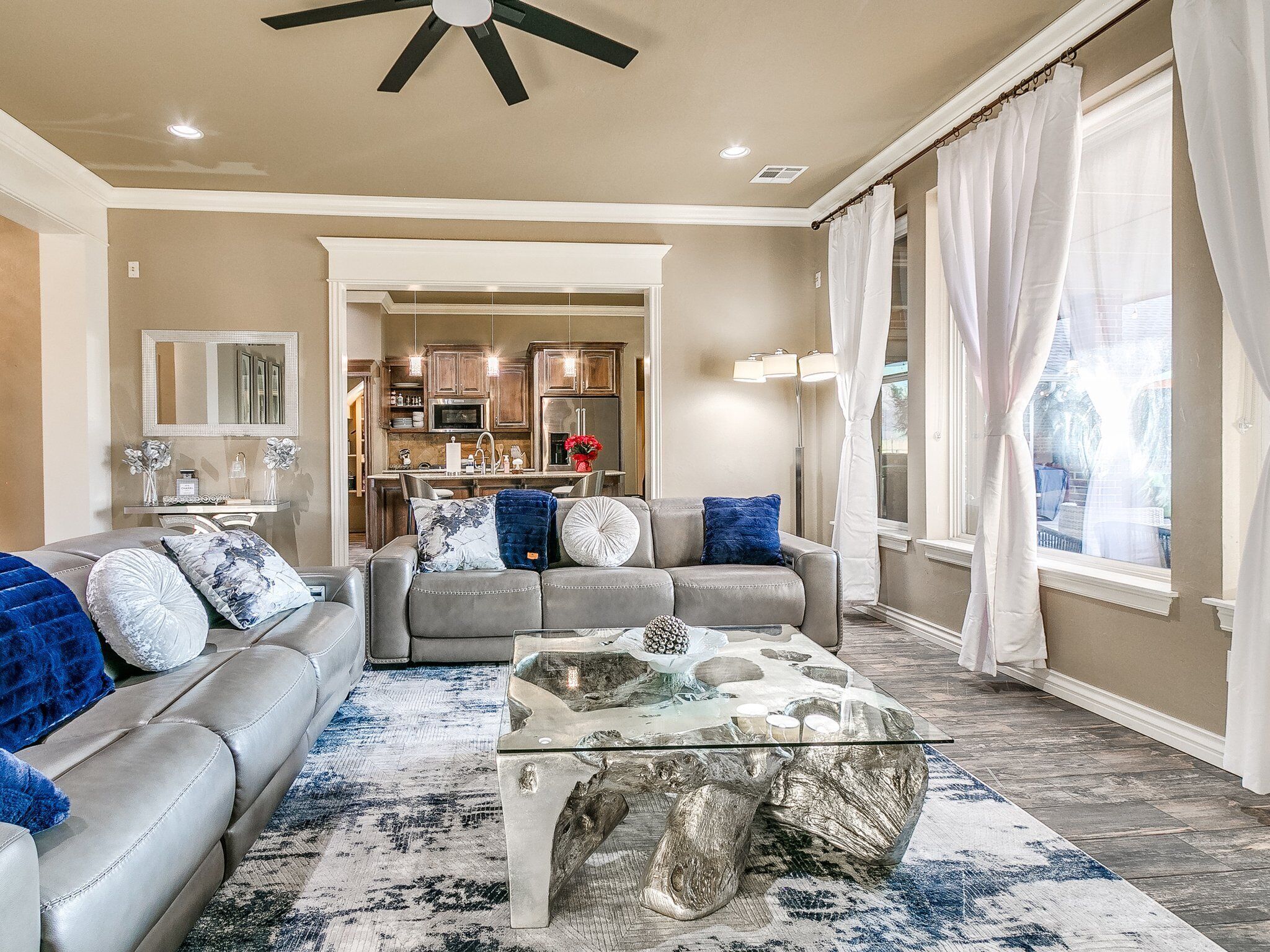 Smart-tv en een open haard