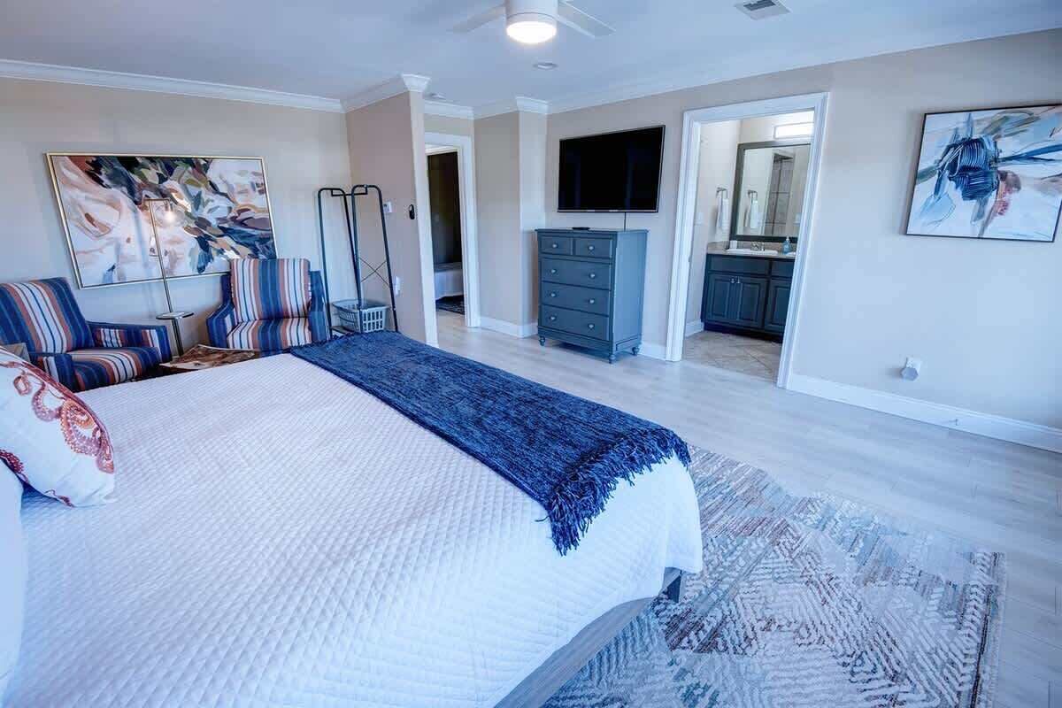 Between The Buoy's 2/ Canal-front Luxury Duplex - Orange Beach, AL