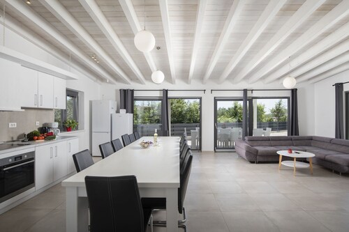 Elegant Villa Luna with private pool, Pomer