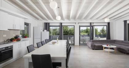 Elegant Villa Luna with private pool, Pomer