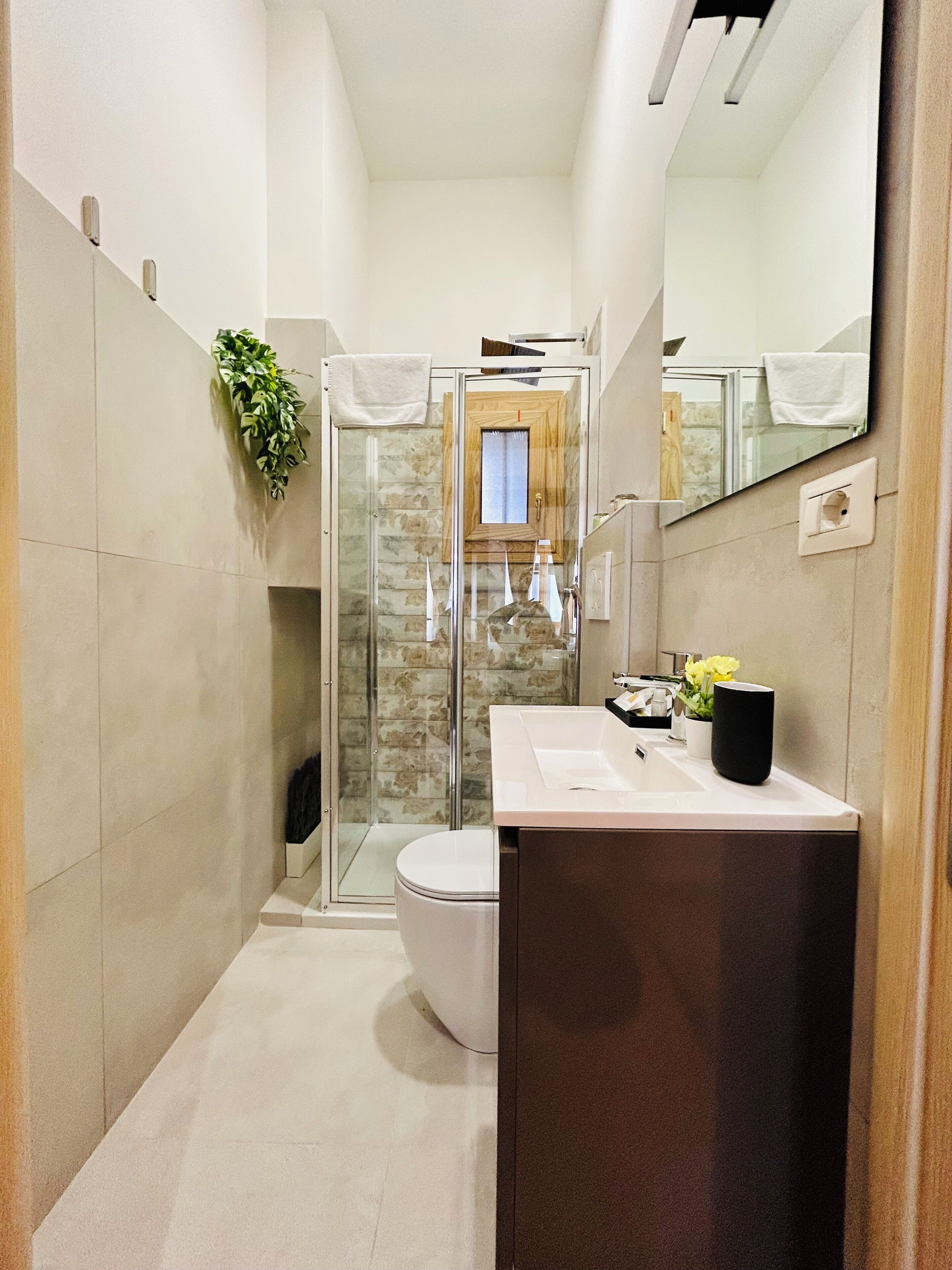 Deluxe Double or Twin Room | Bathroom | Shower, hair dryer, towels, soap