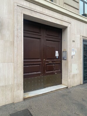 Front of property - Domus Giolitti di Claudia Dell'Omo (Rome)