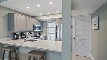 Condo, 2 Bedrooms | Private kitchen | Fridge, oven, stovetop, coffee/tea maker