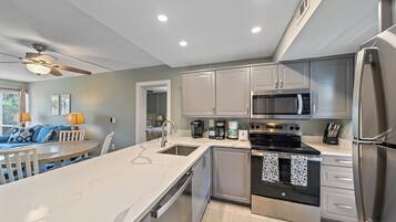 Huoneisto, 2 makuuhuonetta | Yksityinen keittiö | Jääkaappi, uuni, liesi, kahvin-/teenkeitin