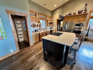 House, 3 Bedrooms | Private kitchen
