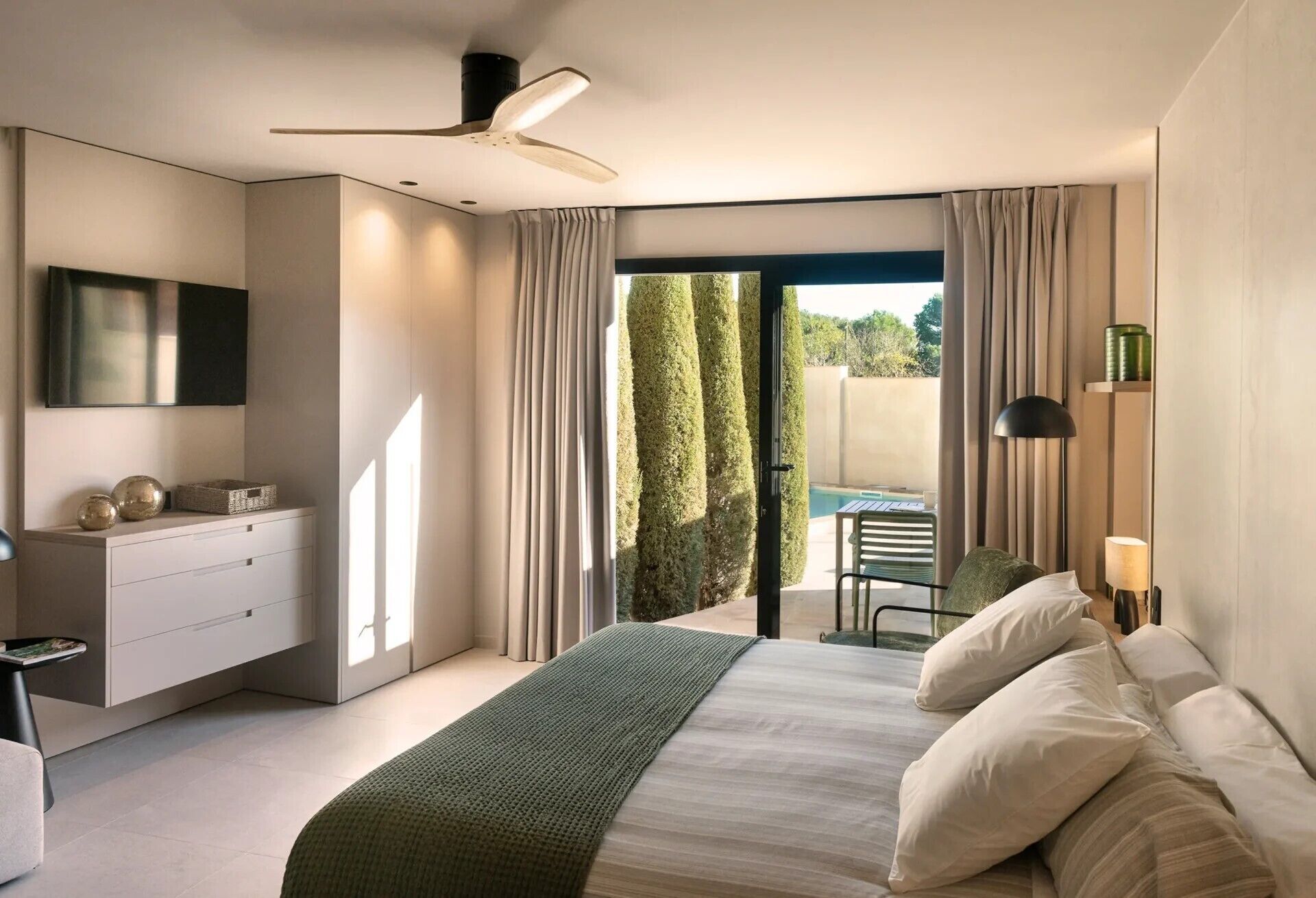 1 slaapkamer, een strijkplank/strijkijzer, wifi, beddengoed