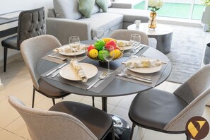 Luxury Apartment, Canal View | In-room dining