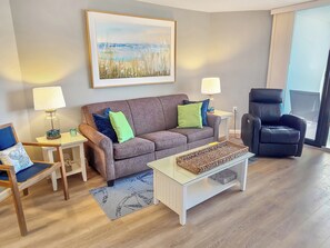 Living area - Direct Oceanfront Condo with Outdoor Pool - Amazing Beachfront location! Pyramid Building 3C (Ocean City)