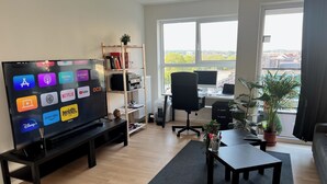 Leilighet, elveutsikt | Oppholdsområde