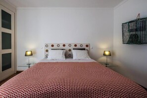 1 dormitori, planxa i posts de planxar, wifi i roba de llit 