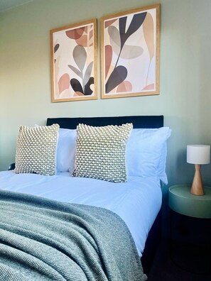 2 bedrooms, iron/ironing board, free WiFi, bed sheets