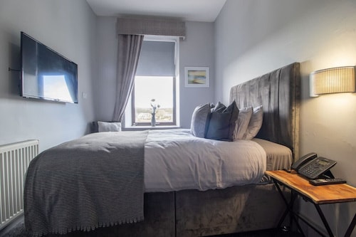 Lugton Rooms - Twin bedroom suite