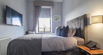 Lugton Rooms - Twin bedroom suite