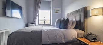 Lugton Rooms - Twin bedroom suite