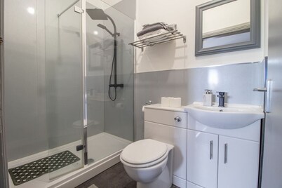 Lugton Rooms - 2 bedroom suite