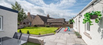 Charming Forfar House + Hot Tub
