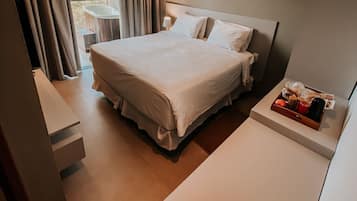 Deluxe suite, veranda, uitzicht op zee | Gratis wifi
