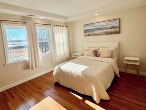4 bedrooms, iron/ironing board, WiFi, bed sheets - Waterview Oasis by Buckroe Beach (Hampton)