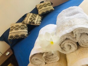 2 室のベッドルーム、遮光カーテン、アイロン / アイロン台、WiFi (無料)