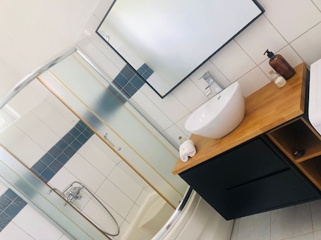 Bathroom. Chez Moi