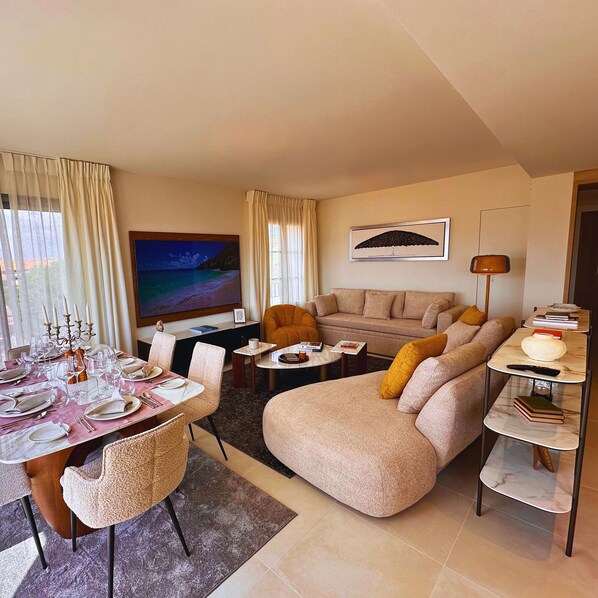 Smart TV - VILLTAK SAINT-TROPEZ Luxury Two-Bedroom apartment in the heart of Saint-Tropez (Saint-Tropez)