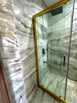 Exclusive Room, 2 Bedrooms | Bathroom | Separate tub and shower, jetted tub, rainfall showerhead - VALİDE SULTAN TERMAL OTEL VE DEVREMÜLK  (Güdül)