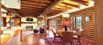 Mill Race Lodge I Waterfront, Pool, Wimberley