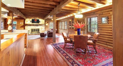 Mill Race Lodge I Waterfront, Pool, Wimberley