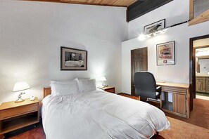 2 bedrooms, internet, bed sheets