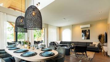 Private kitchen | Fridge, microwave, oven, stovetop