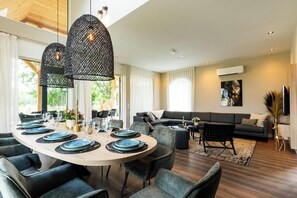 Private kitchen | Fridge, microwave, oven, stovetop - Resort Valley (Wekerom)