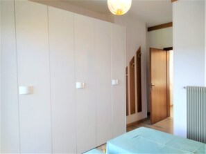 2 chambres, bureau, draps fournis