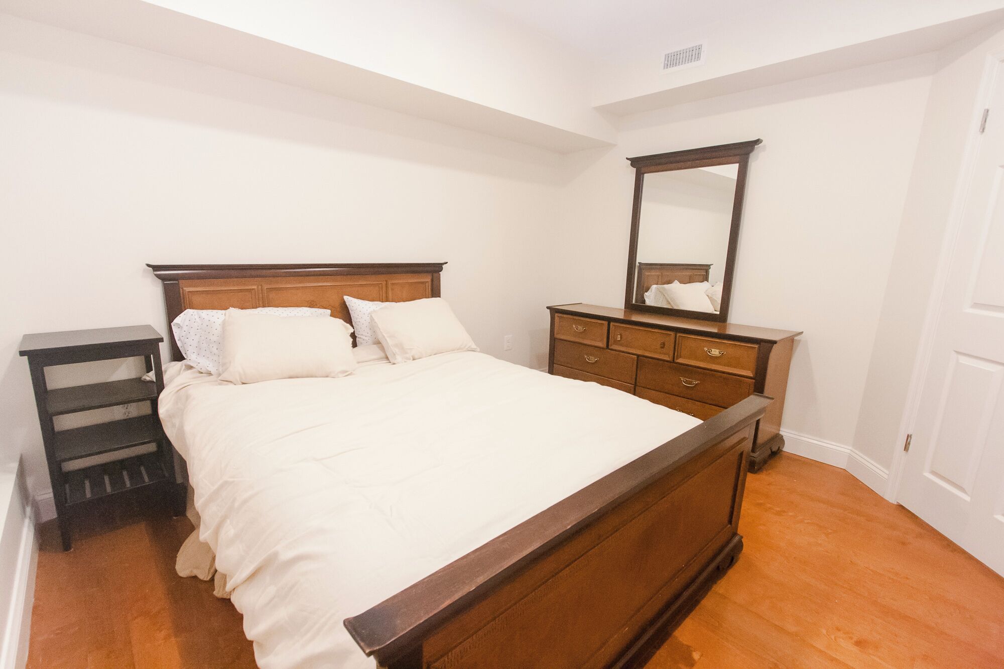 1 多间卧室、熨斗/熨衣板、WiFi、床单