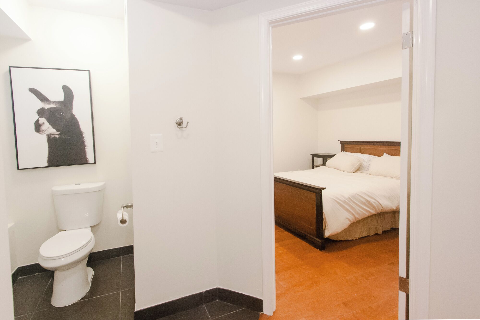 吹风机、毛巾、肥皂、卫生纸