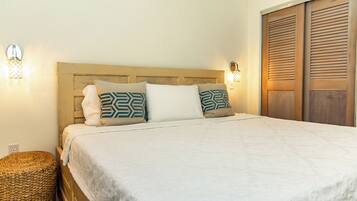 4 bedrooms, iron/ironing board, WiFi, bed sheets