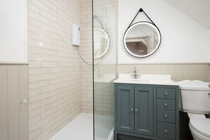 Shower, hair dryer - Two bedroom Cottage in the heart of Beadnell (Beadnell)