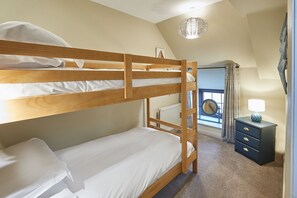 2 chambres, fer et planche Ă repasser