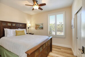 2 bedrooms, desk, iron/ironing board, WiFi