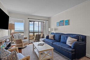Smart TV, DVD player, books - Birds'Nest -oceanfront condo in Dunescape Villas with beautiful views (Atlantic Beach)